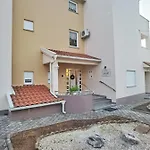 Apartament Lilu *