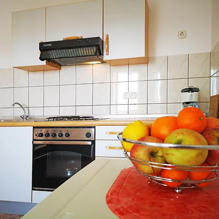 Apartman Lilu *