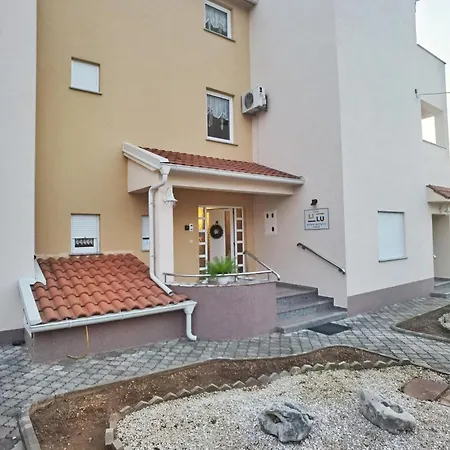 Apartman Lilu *