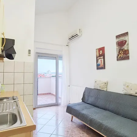 Lilu Apartman *